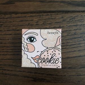 Benefit cosmetics highlighter in “cookie”